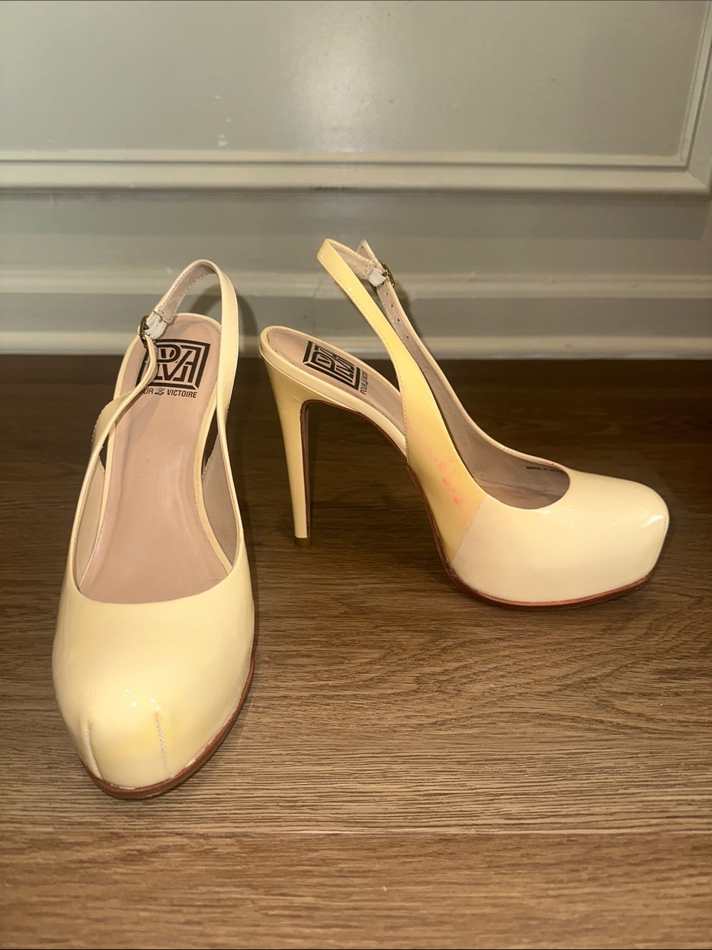 Pour La Victoire sling back heels